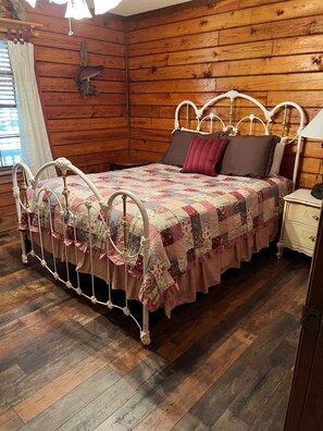 3 bedrooms, free WiFi, bed sheets - Pine River Cabin, River Front, Catch Release Fishing. Ranch Home, Dogs Ok (Hiawassee)