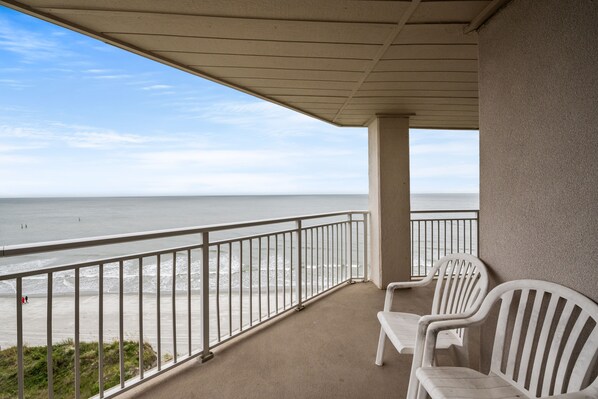 Property grounds - Xanadu II 703-2BR/2BA Oceanfront condo in Cherry Grove (North Myrtle Beach)