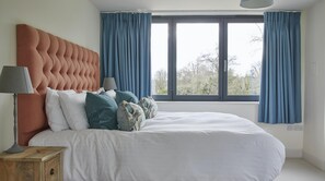 6 bedrooms, iron/ironing board