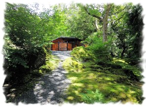 Property grounds - Blelham Tarn (Rustic yet modern cabin in tranquil woodland with own EV charger) (Ambleside)