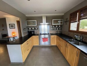 Réfrigérateur, micro-ondes, four, lave-vaisselle