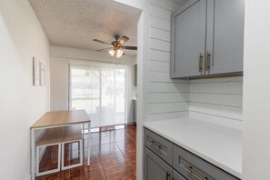 Interior - Sunny Beachside Retreat: Cozy 2 bed Townhouse! (Indialantic)