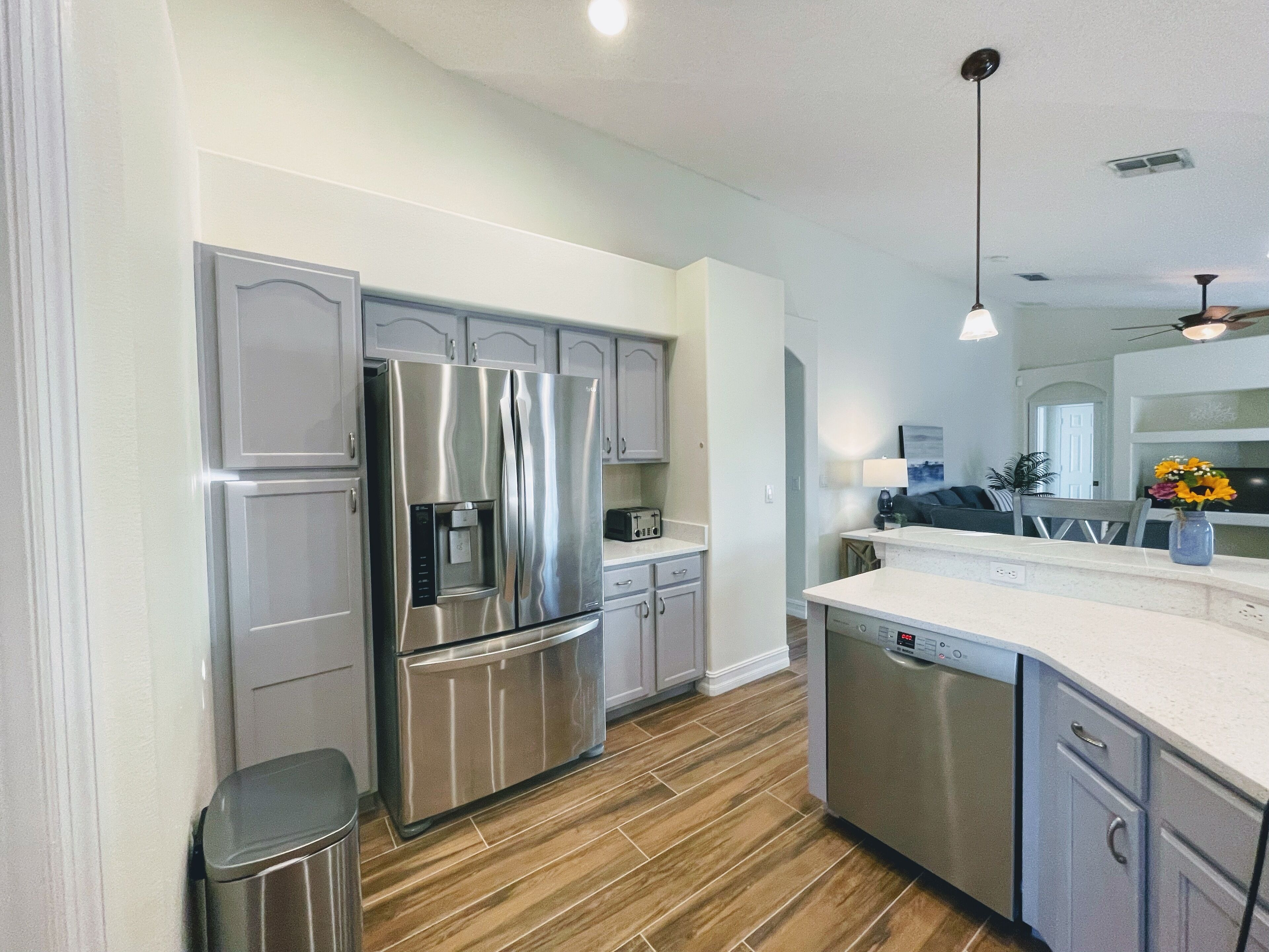 Refrigerador, microondas, horno y parrilla de estufa 