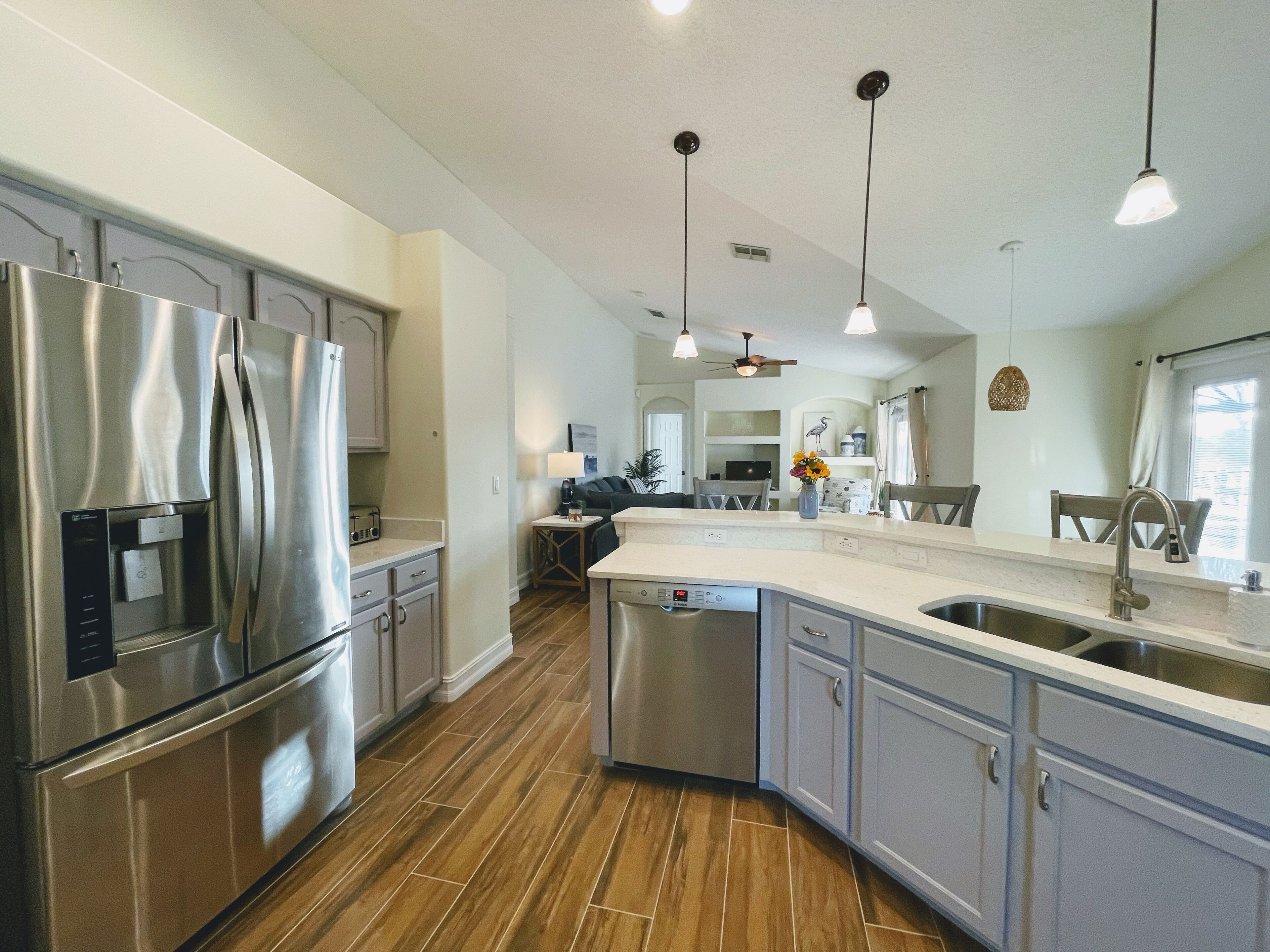 Refrigerador, microondas, horno y parrilla de estufa 