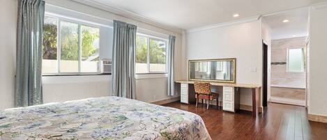 7 bedrooms, iron/ironing board, free WiFi, bed sheets
