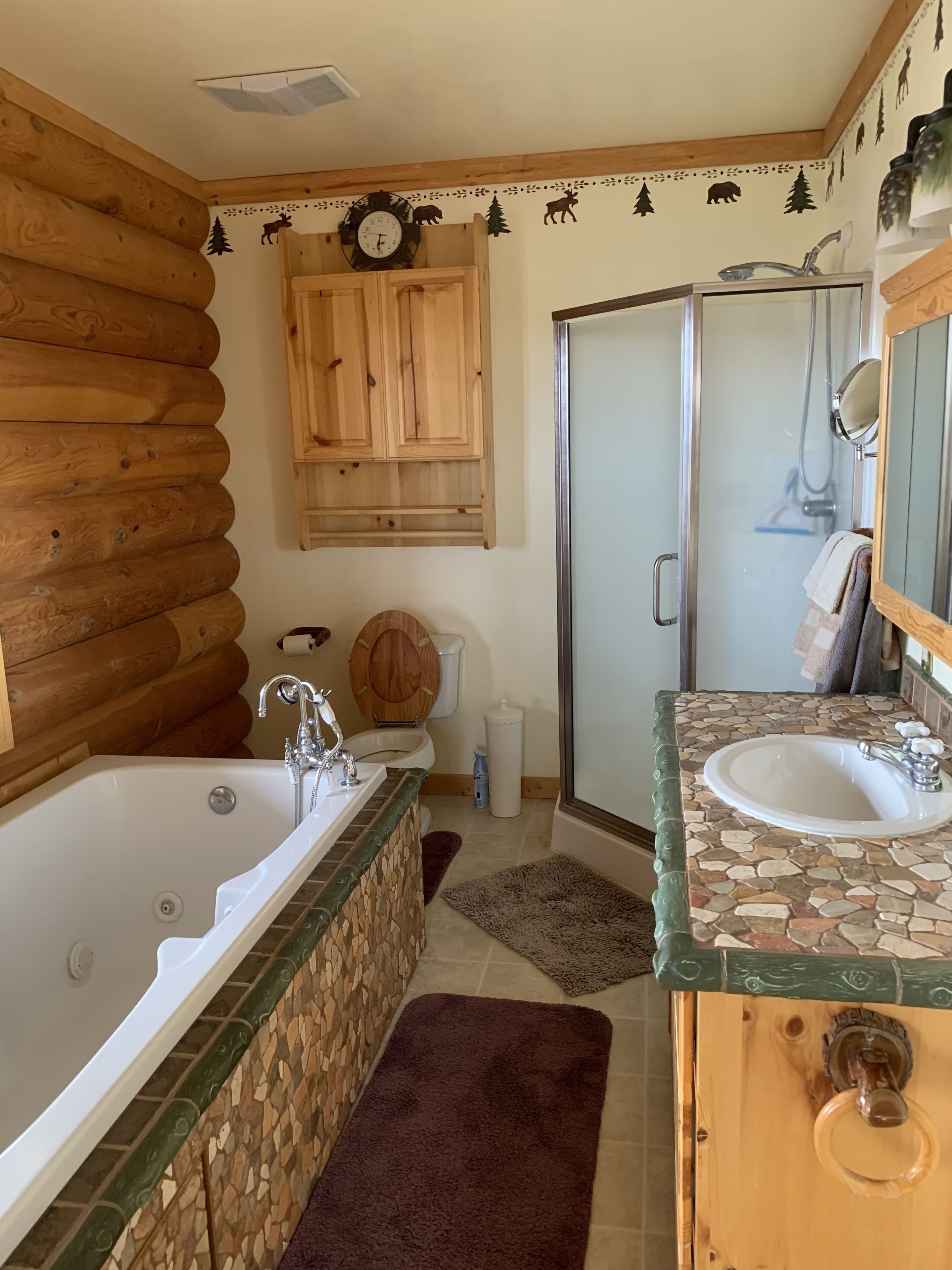 Handtücher, Shampoo, Toilettenpapier