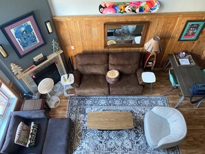 Smart TV, fireplace, stereo