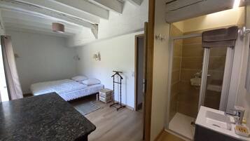 14 Schlafzimmer, Bügeleisen/Bügelbrett, Reisekinderbett, WLAN