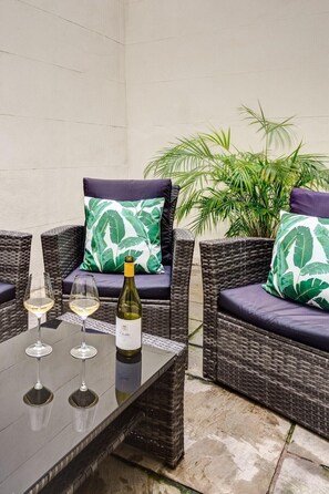 Property grounds - Plum Guide - Candlelights, Camera, Action (Brighton)