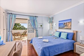 4 chambres, fer et planche à repasser, Wi-Fi gratuit, draps fournis