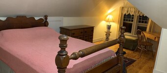 3rd Floor, walk-up private 3BR victorian apartment