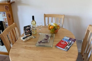 Dining - 2 Bedroom Sleep 4 House - Private Garden (Portree)