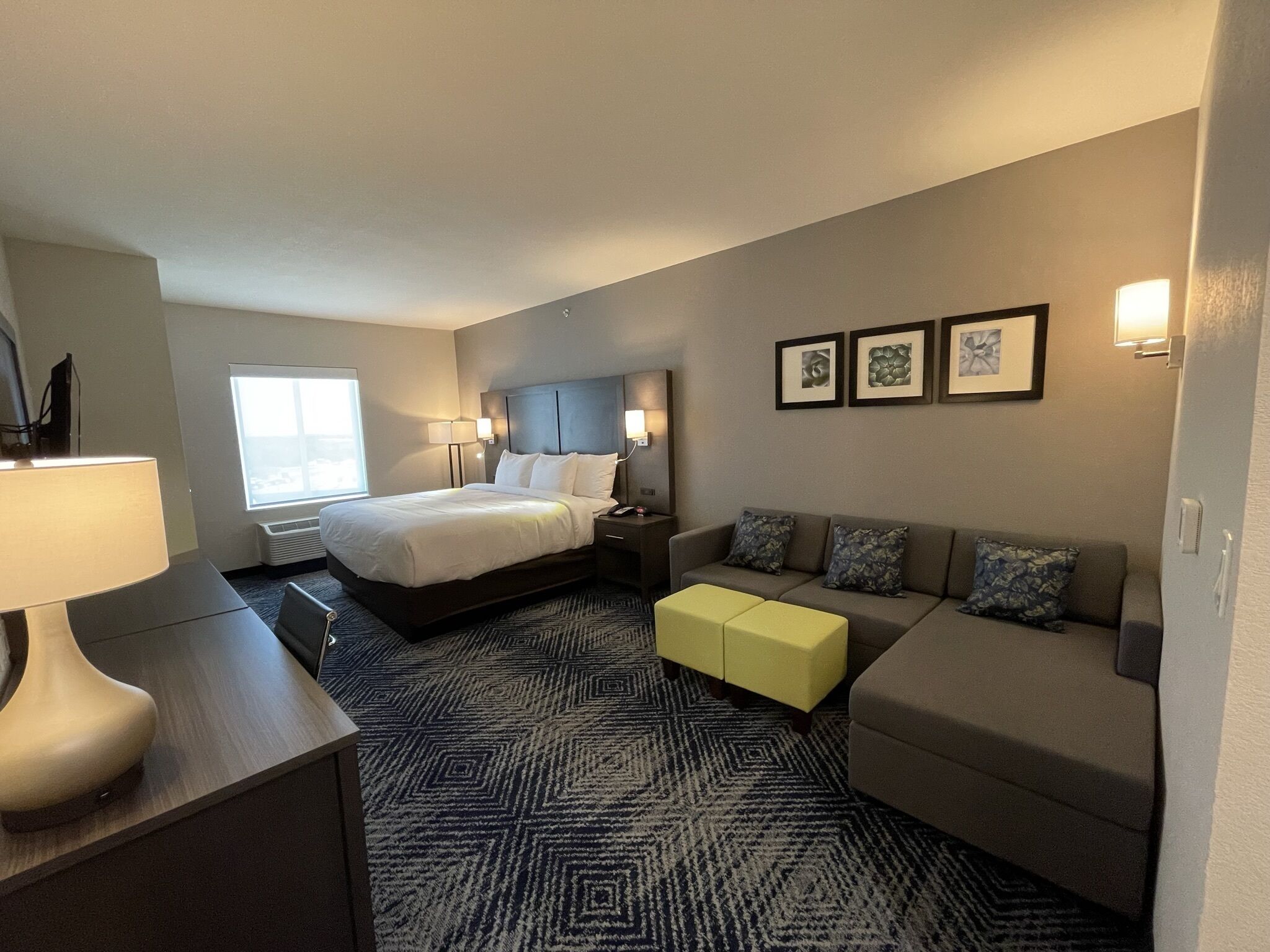 suite, 1 king bed, non smoking | free wifi, bed sheets