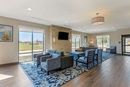 Hall. Comfort Inn & Suites Balch Springs - SE Dallas
