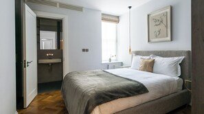 3 bedrooms, iron/ironing board - Plum Guide - The Regal Albemarle II (London)