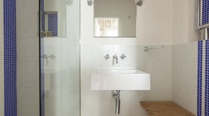 Bathtub, designer toiletries
