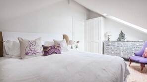 3 bedrooms, iron/ironing board - Plum Guide - Sun Swept Loft (London)
