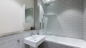 Designer toiletries - Plum Guide - Gooseberry Jam (London)