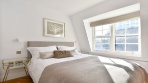 2 bedrooms, iron/ironing board - Plum Guide - The Regal Albemarle IV (London)