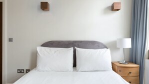 Miscellaneous - Plum Guide - Apple Crumble (London)