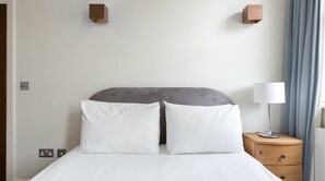 Miscellaneous - Plum Guide - Apple Crumble (London)