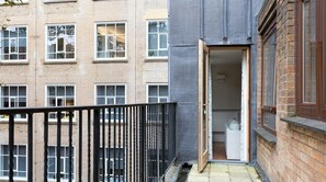 Miscellaneous - Plum Guide - Apple Crumble (London)