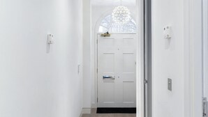 Interior - Plum Guide - Mustard Seeds (London)
