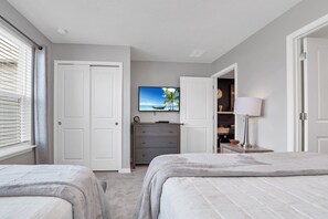 5 bedrooms, iron/ironing board, WiFi, bed sheets