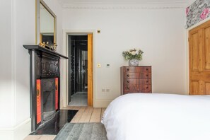 3 bedrooms, iron/ironing board - Plum Guide - Flower Moon (London)