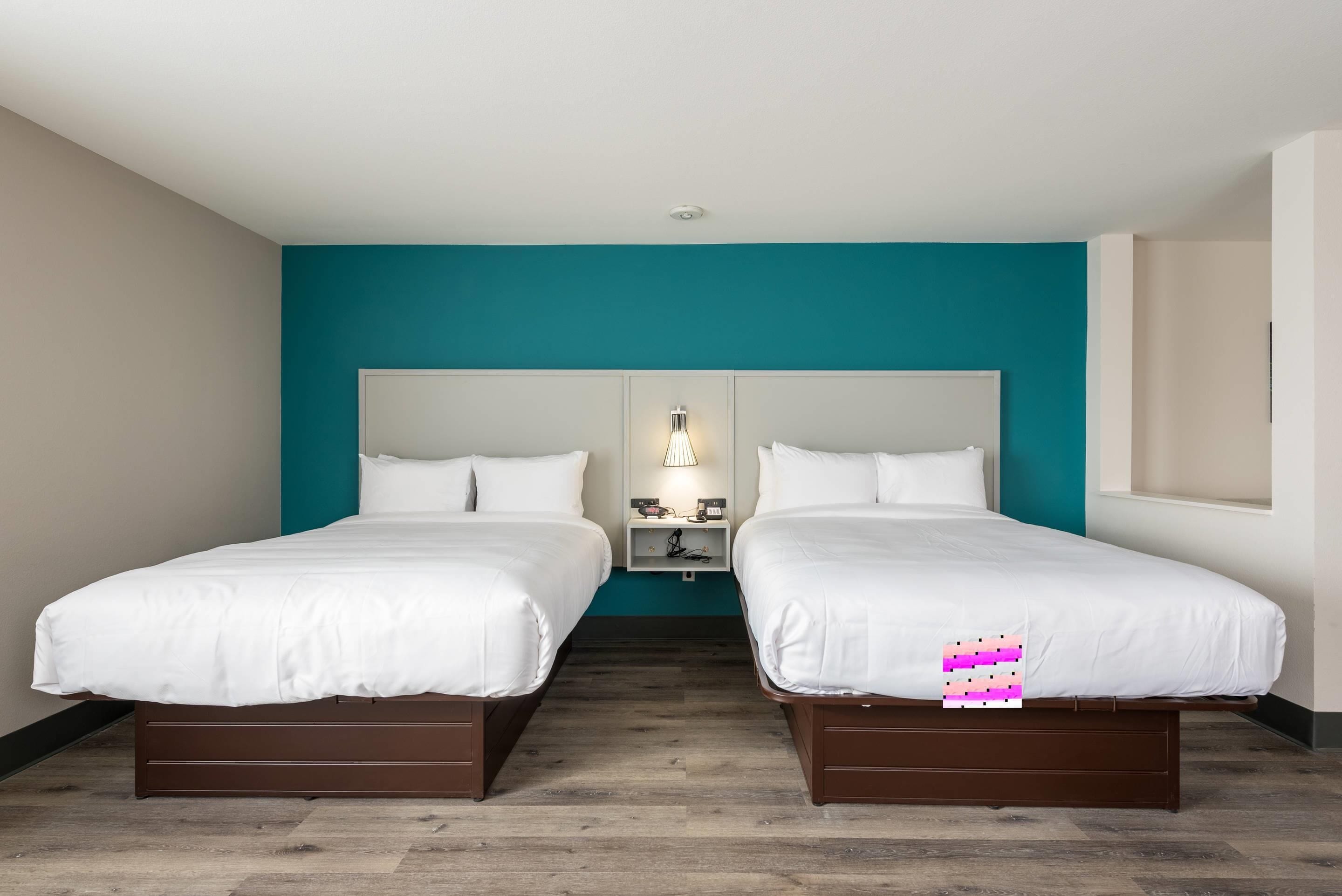 Desk, laptop workspace, iron/ironing board, free WiFi