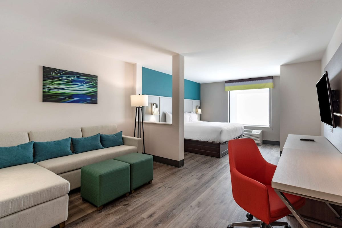Desk, laptop workspace, iron/ironing board, free WiFi