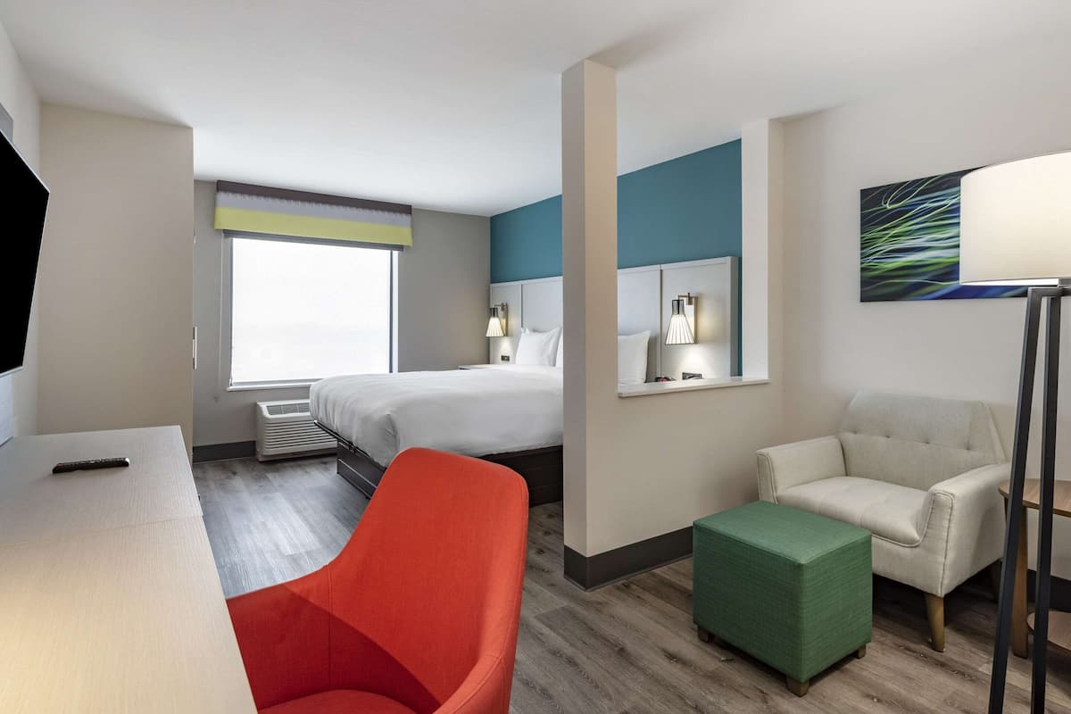 Suite, 1 King Bed, Non Smoking