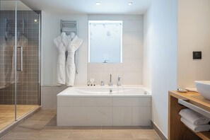 Free toiletries, hair dryer, bathrobes, slippers - Hôtel VoulezVous by Les Etincelles  (Tignes)