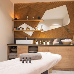 Sauna, steam room, Turkish bath/hammam, body treatments, body wraps