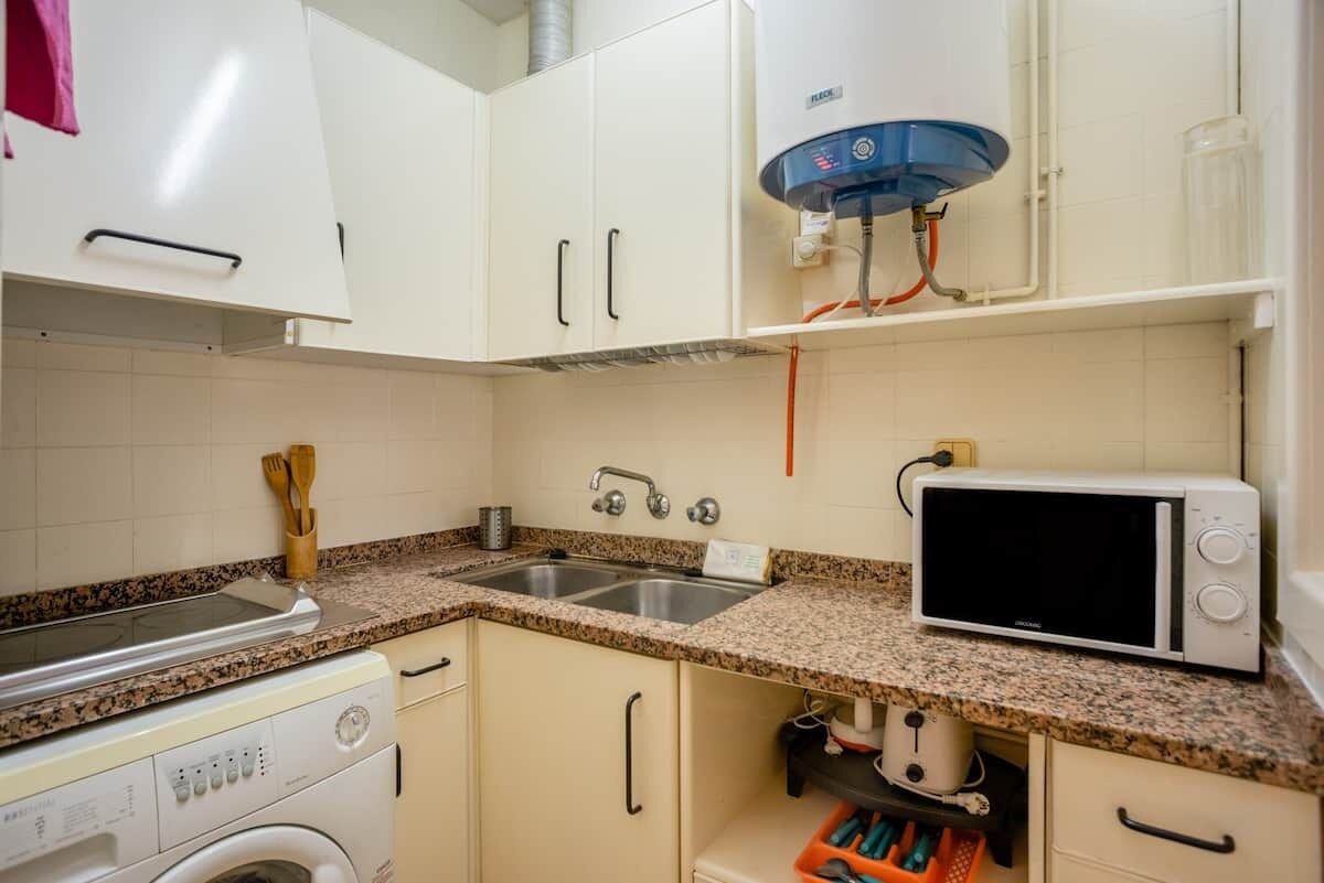 Réfrigérateur, plaque de cuisson, cafetière/bouilloire