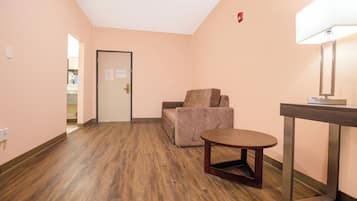 Standard Room, 1 King Bed, Non Smoking | 1 bedroom, desk, iron/ironing board, free WiFi