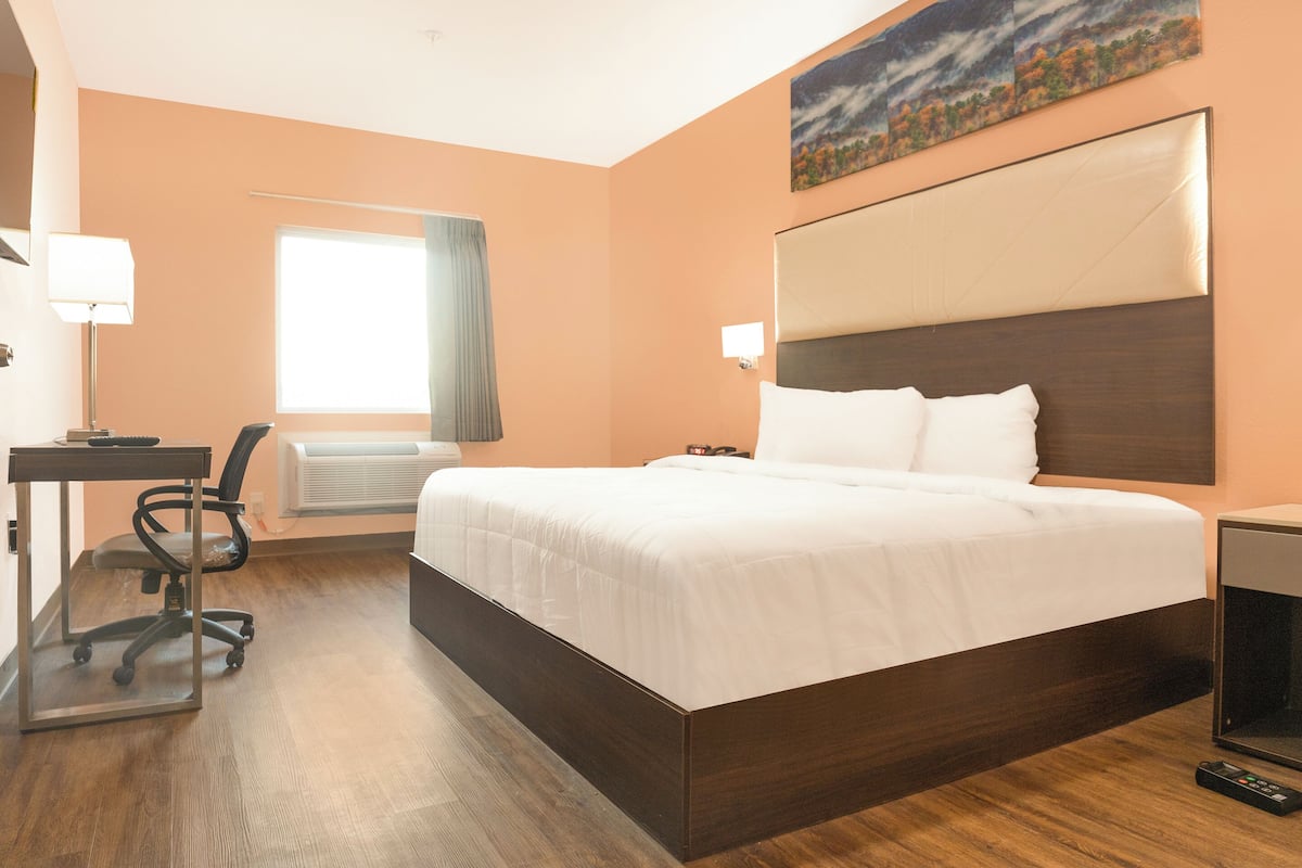 Camera, 1 letto king, accessibile ai disabili, non fumatori | 1 camera, una scrivania, ferro/asse da stiro, Wi-Fi gratuito