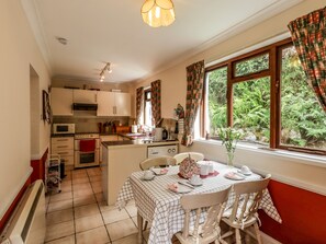 Cottage | Private kitchen | Fridge, dishwasher, electric kettle, toaster - Wood End (Dalbeattie)