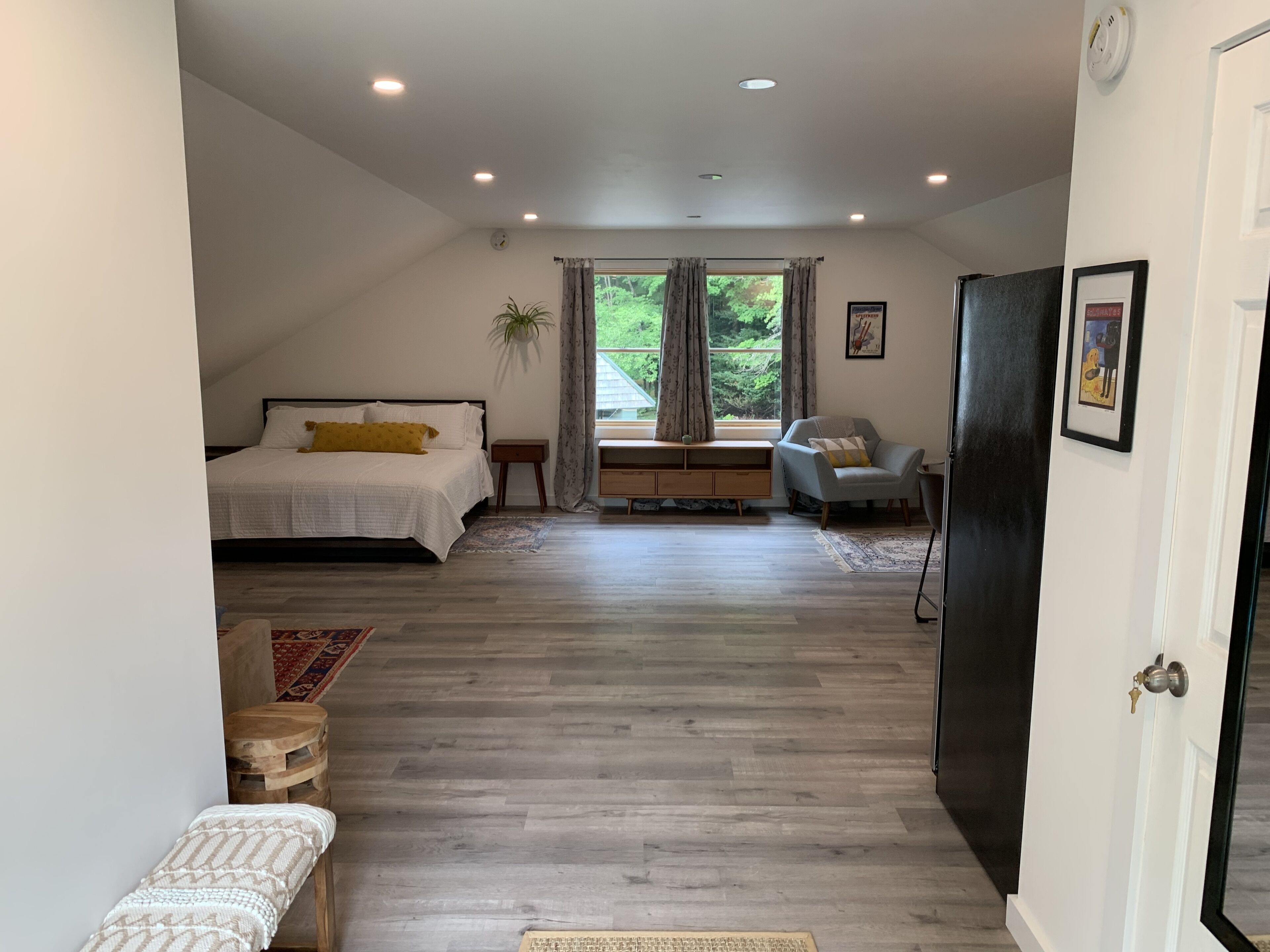 Brand New, Modern, Cozy Mountain Guest Suite
