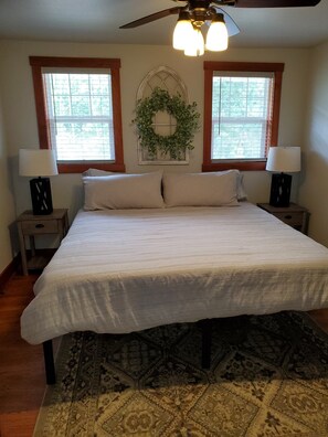 4 bedrooms, iron/ironing board, free WiFi, bed sheets