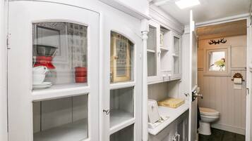 Casa de campo | 1 habitación, decoración personalizada y muebles diferentes