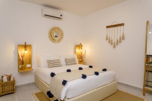 Studio – standard | Sengetøy av topp kvalitet, dundyner, minibar og safe på rommet