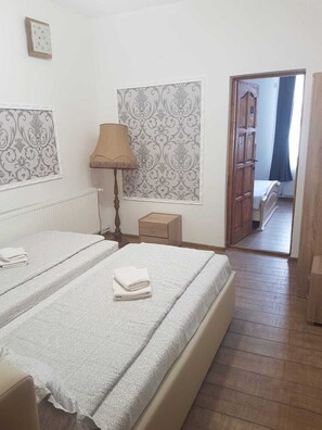 2 chambres, bureau, fer et planche à repasser, Wi-Fi gratuit