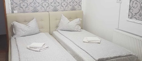 2 bedrooms, desk, iron/ironing board, free WiFi