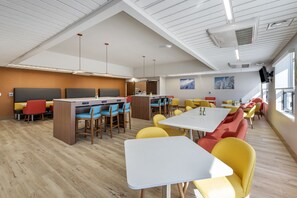 Free daily buffet breakfast - MainStay Suites Colorado Springs East - Medical Center Area (Colorado Springs)