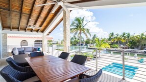 Outdoor dining - 4BR Waterfront Home w. Pool, Dock, Game Room & short walk to Sombrero Beach (Marathon)