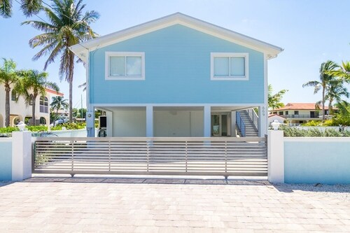 APRIL-MAY 2026 OPENING~25% off reg price! Ice Maker, pool, next 2 Sombrero Beach