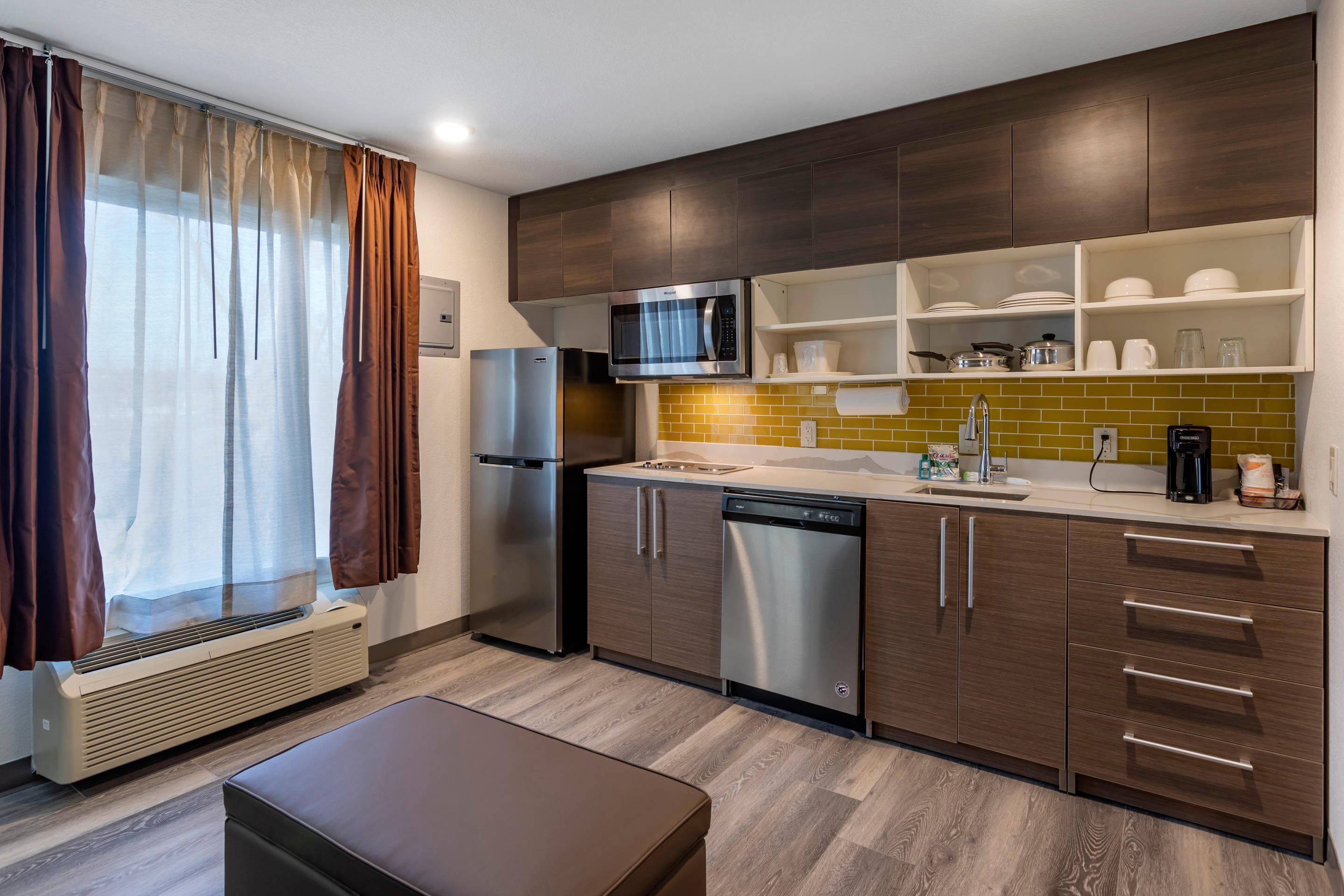 ピロート  ップベッド、デスク、遮光カーテン、アイロン / アイロン台