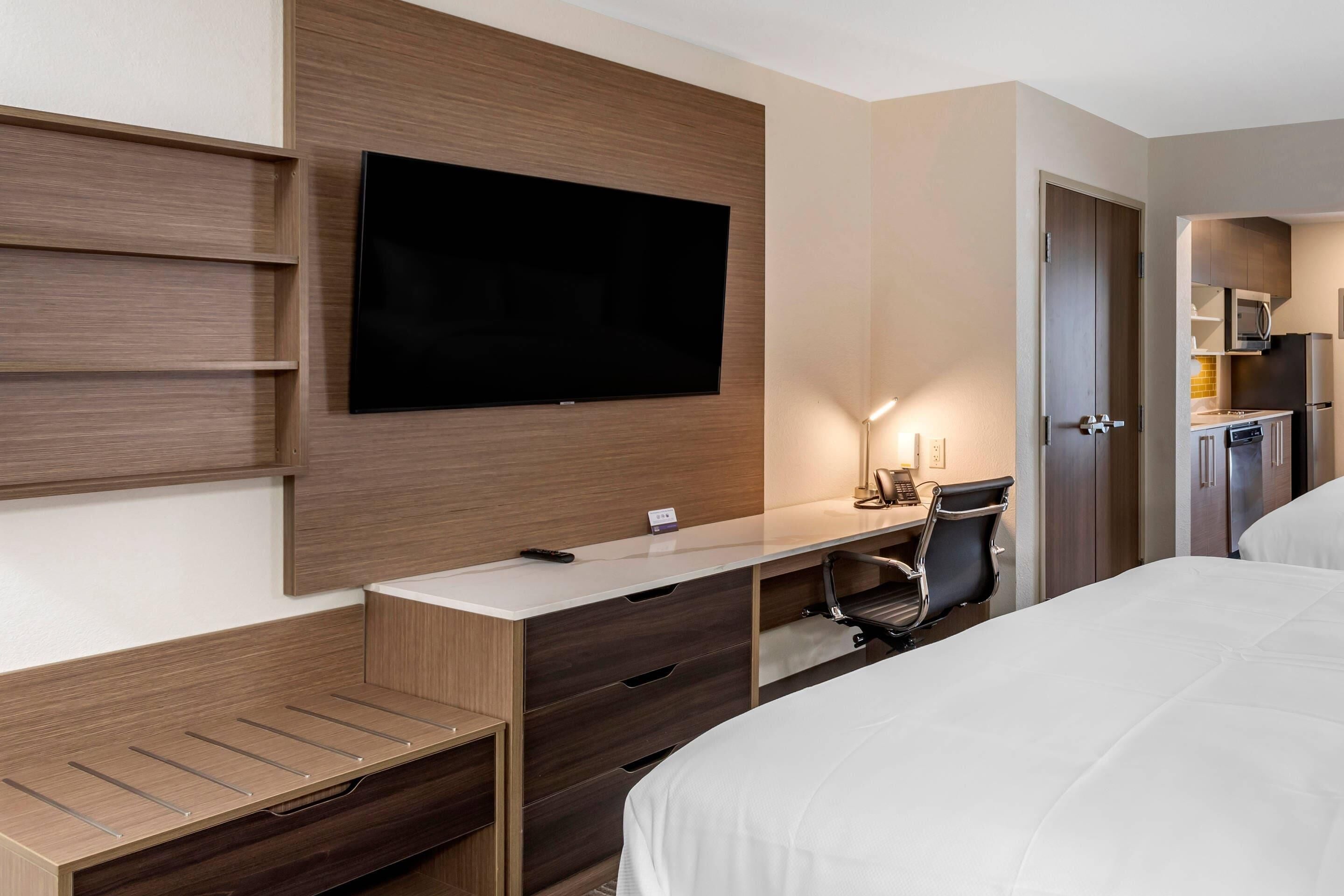 1 bedroom, pillow-top beds, desk, blackout curtains