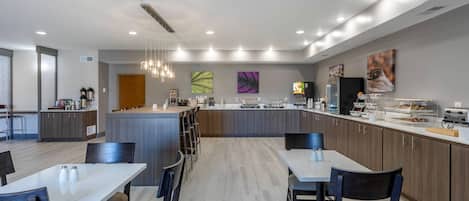 Café da manhã com buffet grátis todos os dias